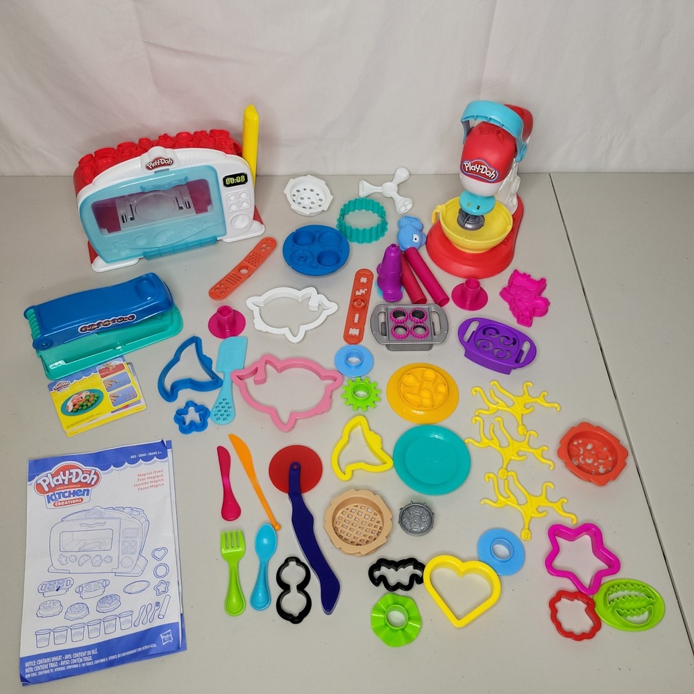 Play Doh Kitchen Creations Magical Oven, Mixer & Lots of Accessories